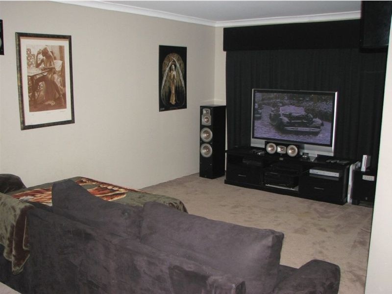 4 Lamas Grove, Landsdale WA 6065