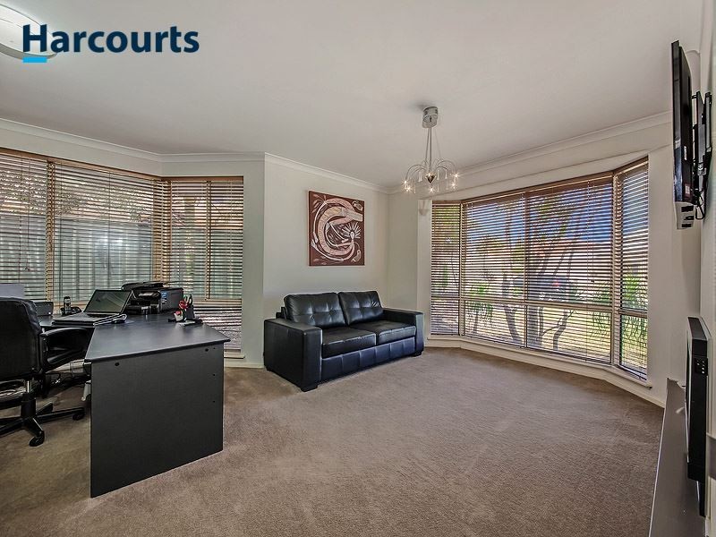 25 Meadowbrook Promenade, Currambine WA 6028