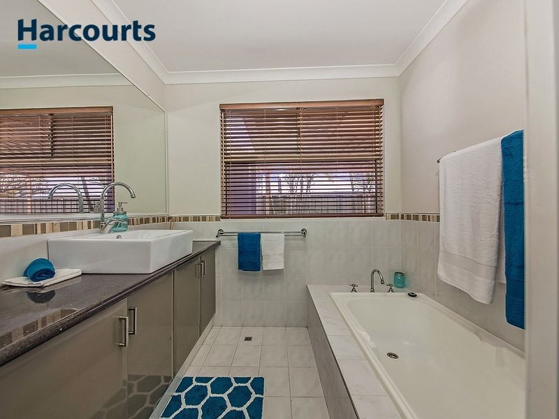 25 Meadowbrook Promenade, Currambine WA 6028