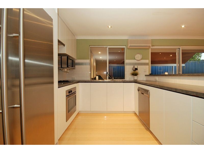 6 Templar Place, Currambine WA 6028