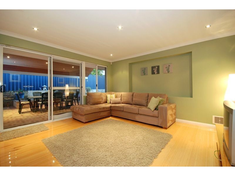 6 Templar Place, Currambine WA 6028