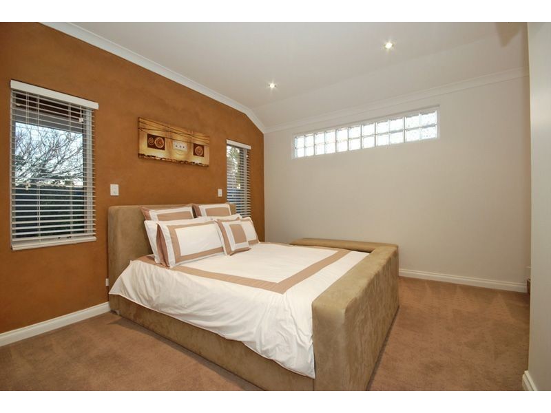 6 Templar Place, Currambine WA 6028