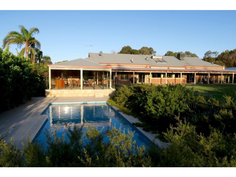 90 Rustic Gardens, Carramar WA 6031