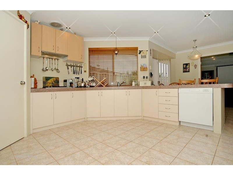 28 Merrang Circuit, Carramar WA 6031