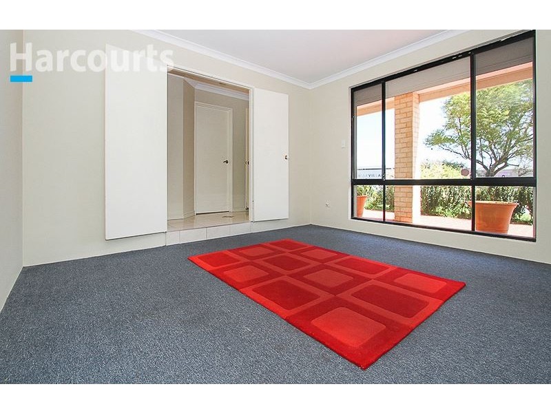 12 Cheriton Drive, Carramar WA 6031