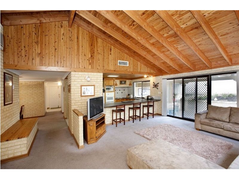 16 Blair Grove, Kinross WA 6028