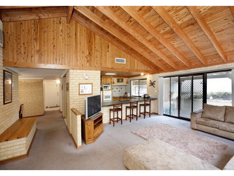 16 Blair Grove, Kinross WA 6028