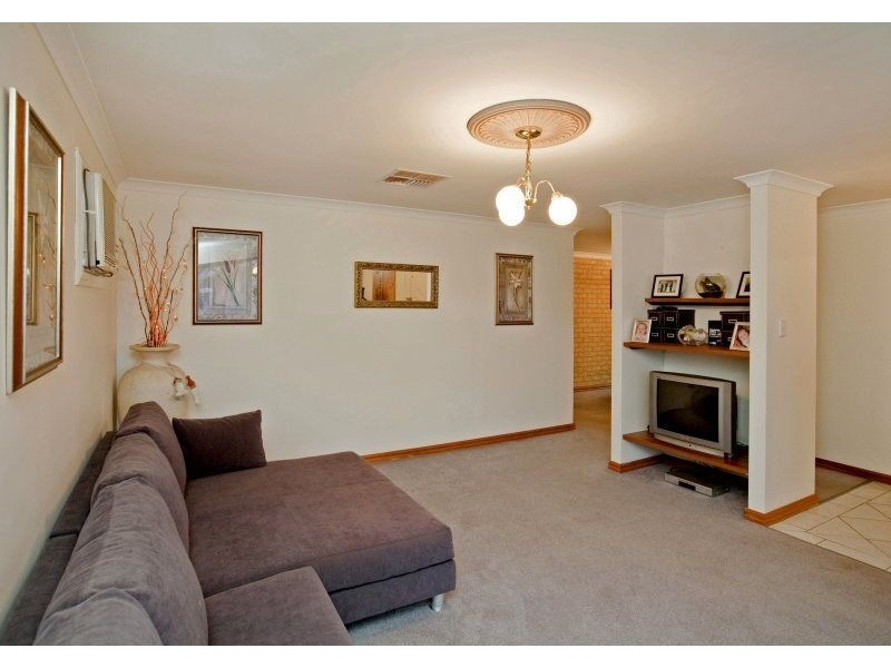 16 Blair Grove, Kinross WA 6028