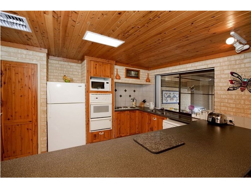 16 Blair Grove, Kinross WA 6028