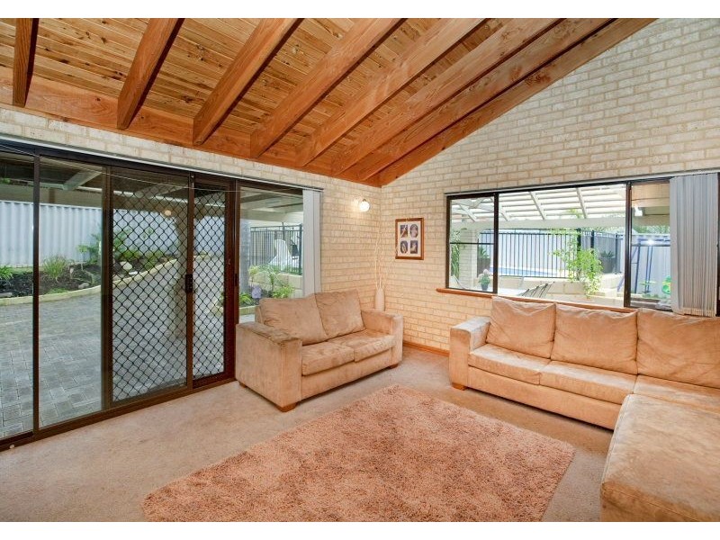 16 Blair Grove, Kinross WA 6028