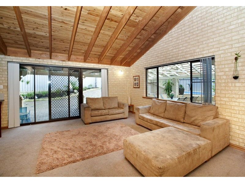 16 Blair Grove, Kinross WA 6028