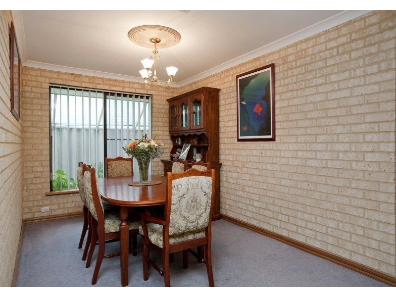 16 Blair Grove, Kinross WA 6028