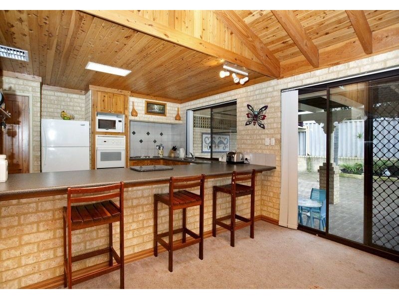 16 Blair Grove, Kinross WA 6028