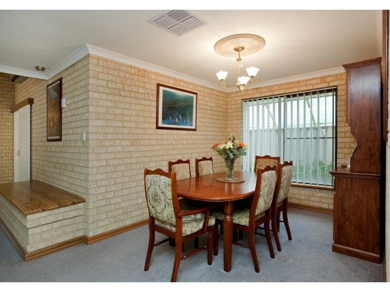 16 Blair Grove, Kinross WA 6028