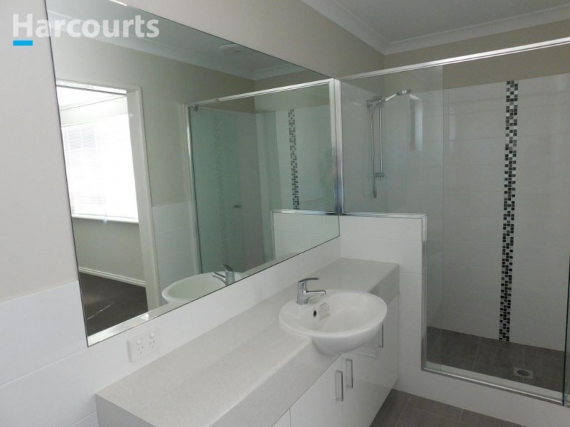 2/48 Kembla Circle, Madeley WA 6065