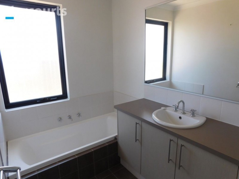 5 Oligantha Elbow, Banksia Grove WA 6031