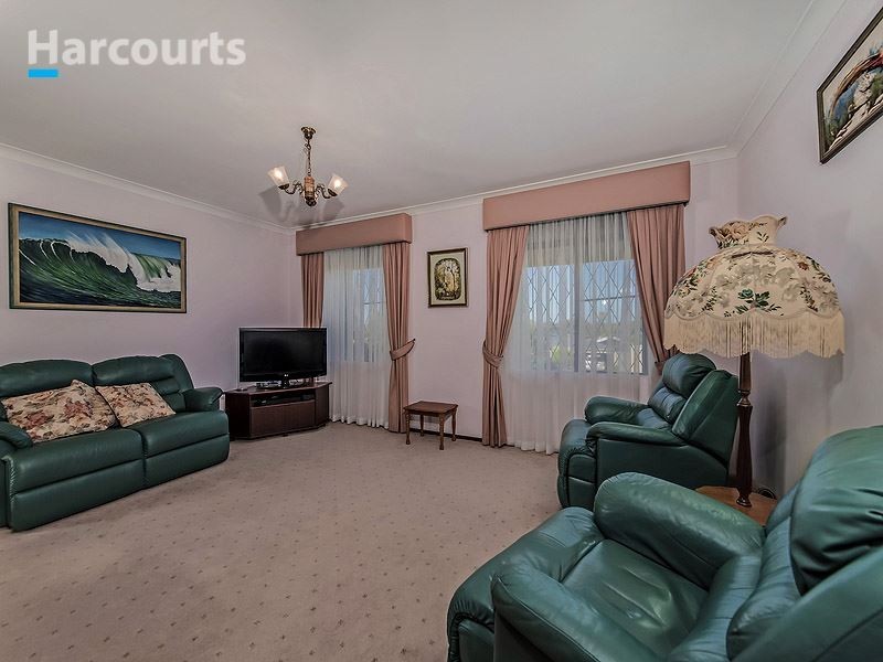 2 Idyll Court, Heathridge WA 6027