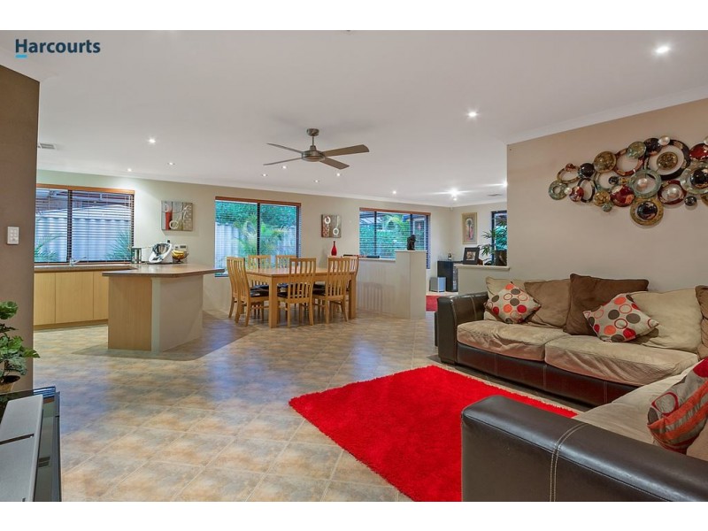 8 Strathalbyn Loop, Carramar WA 6031