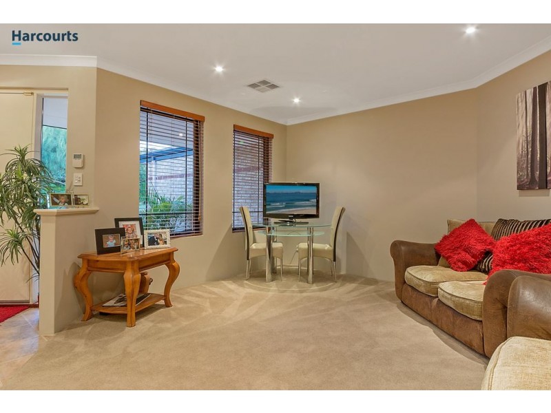 8 Strathalbyn Loop, Carramar WA 6031