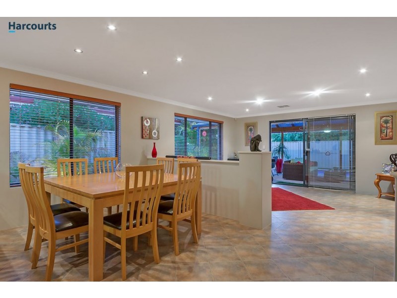 8 Strathalbyn Loop, Carramar WA 6031