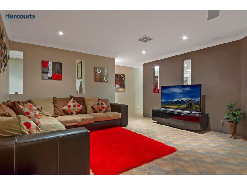 8 Strathalbyn Loop, Carramar WA 6031