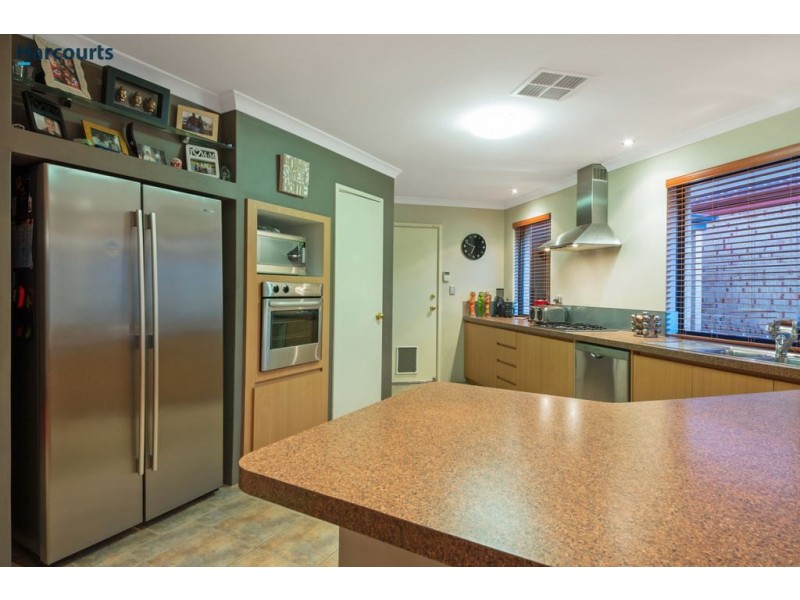 8 Strathalbyn Loop, Carramar WA 6031