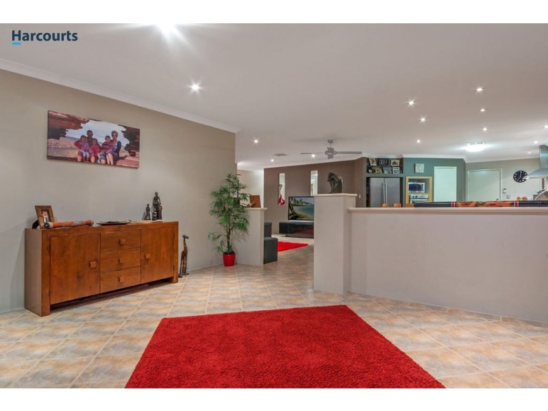 8 Strathalbyn Loop, Carramar WA 6031