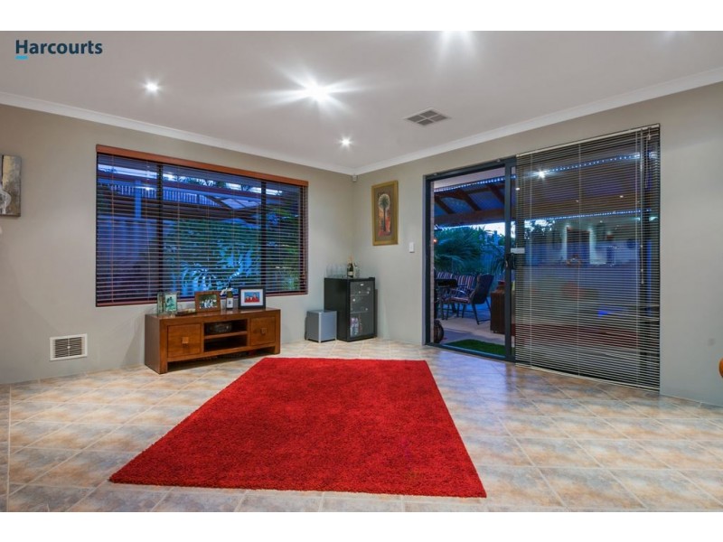 8 Strathalbyn Loop, Carramar WA 6031