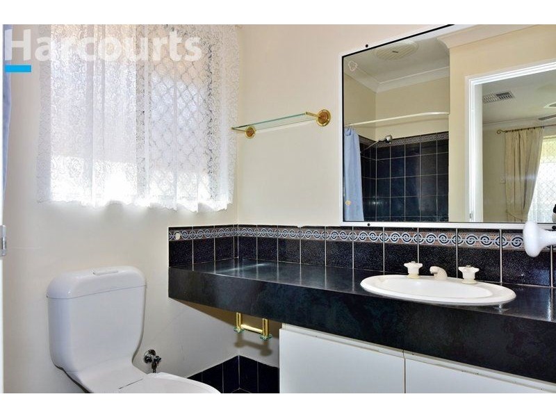 25 Kangaroo Entrance, Stratton WA 6056