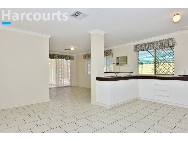 25 Kangaroo Entrance, Stratton WA 6056