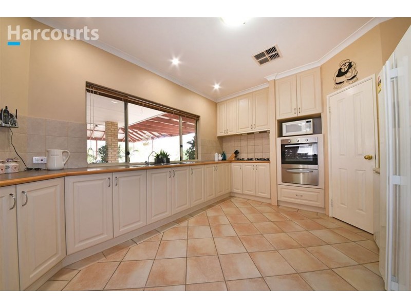 32 Pennygum Place, Mariginiup WA 6078