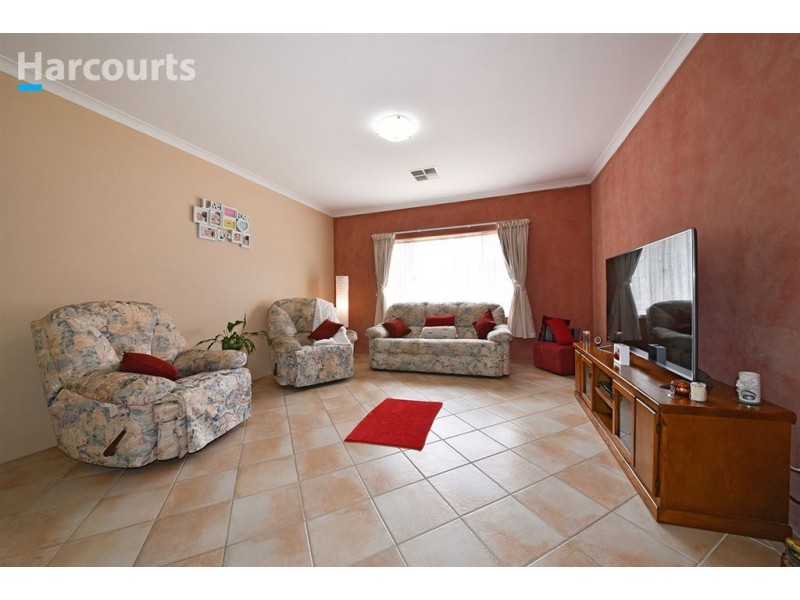 32 Pennygum Place, Mariginiup WA 6078