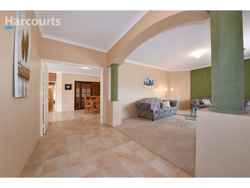 32 Pennygum Place, Mariginiup WA 6078