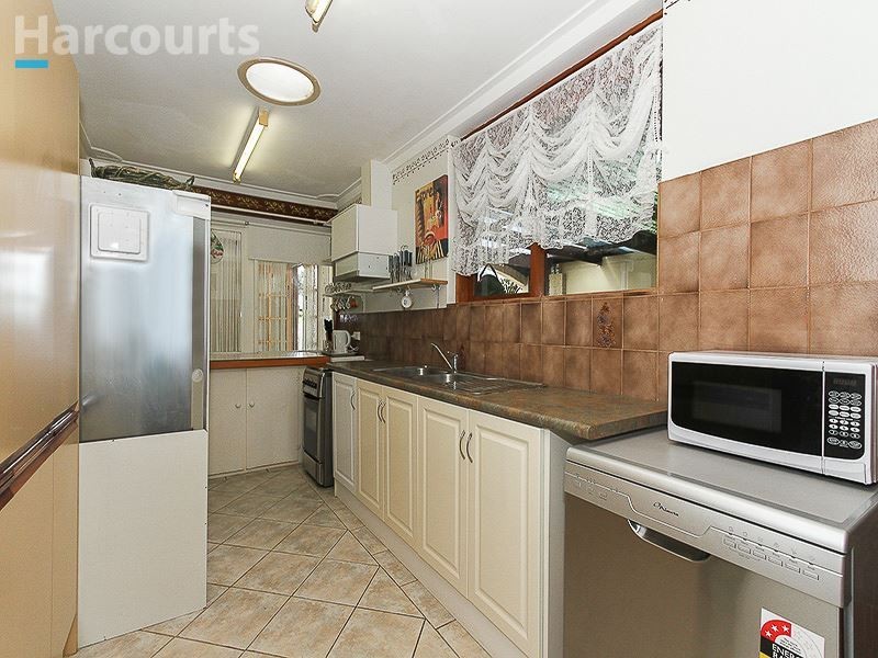 6 Malabar Crescent, Craigie WA 6025