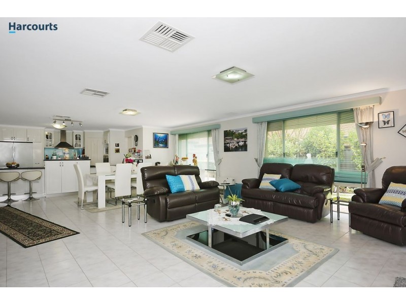 4 Rosette Place, Piara Waters WA 6112