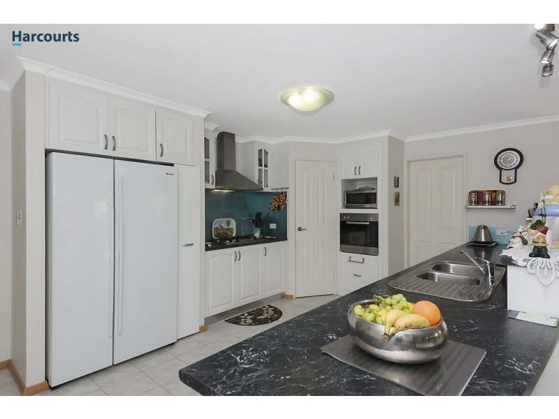4 Rosette Place, Piara Waters WA 6112
