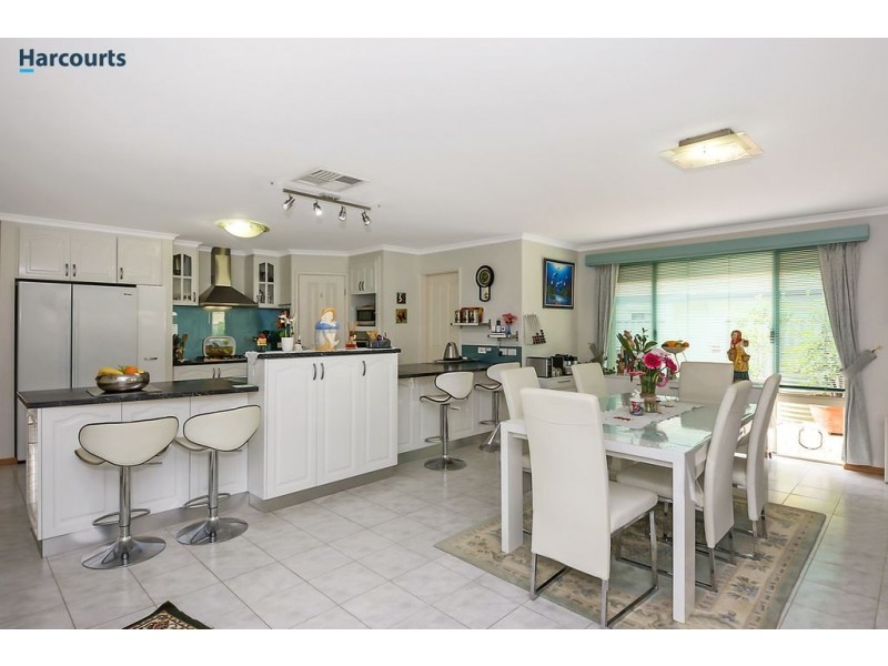 4 Rosette Place, Piara Waters WA 6112