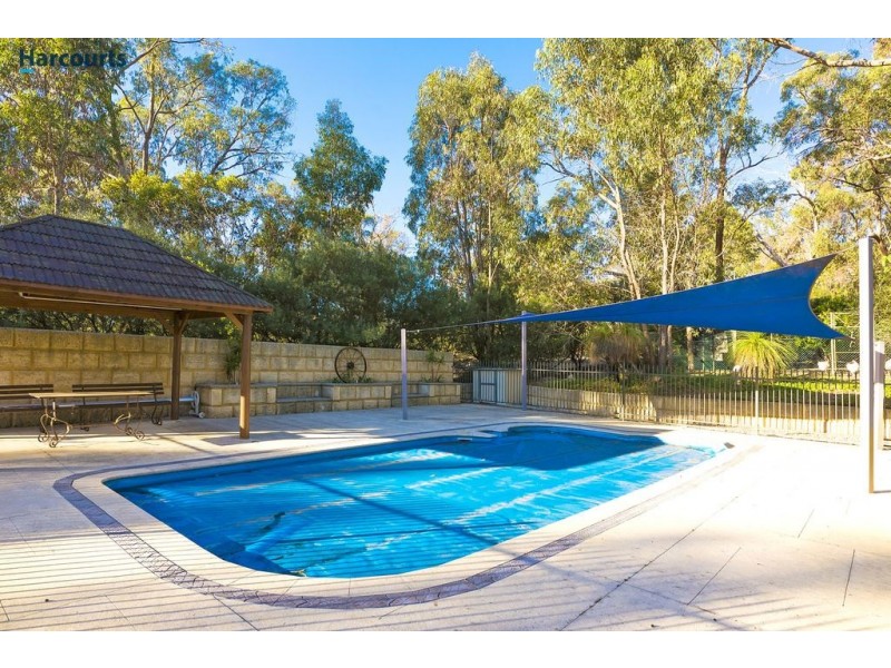 71 Bushland Retreat, Carramar WA 6031