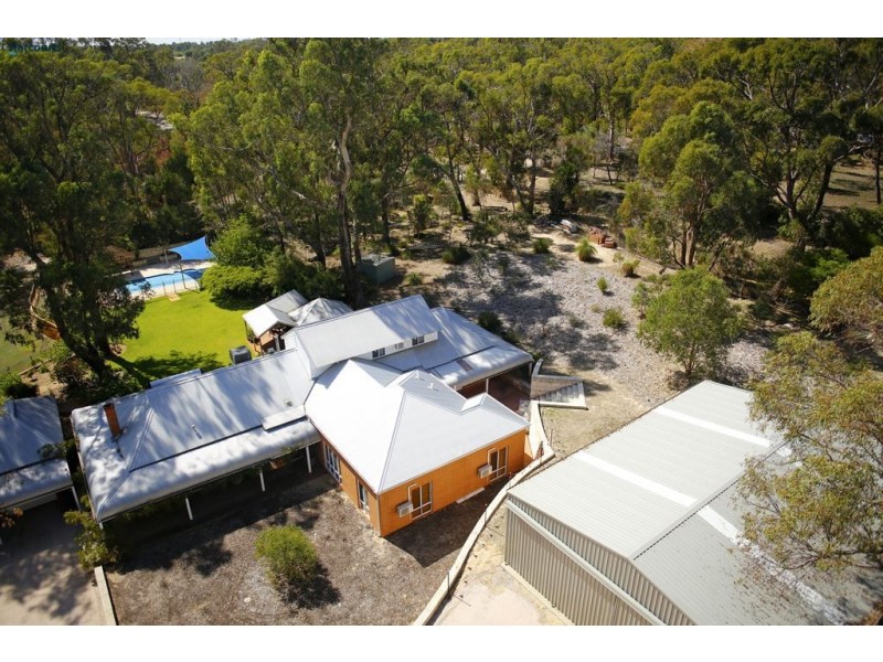 71 Bushland Retreat, Carramar WA 6031
