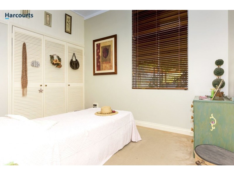 71 Bushland Retreat, Carramar WA 6031