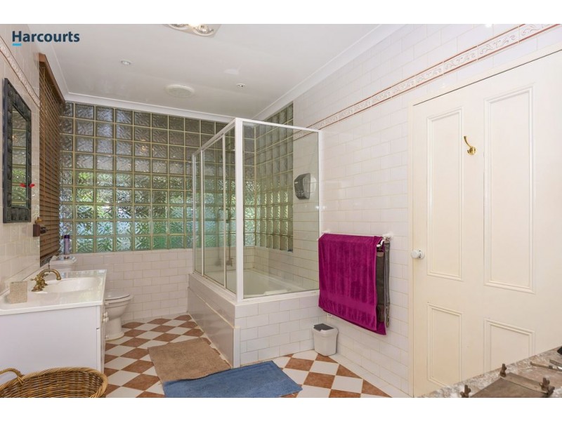 71 Bushland Retreat, Carramar WA 6031