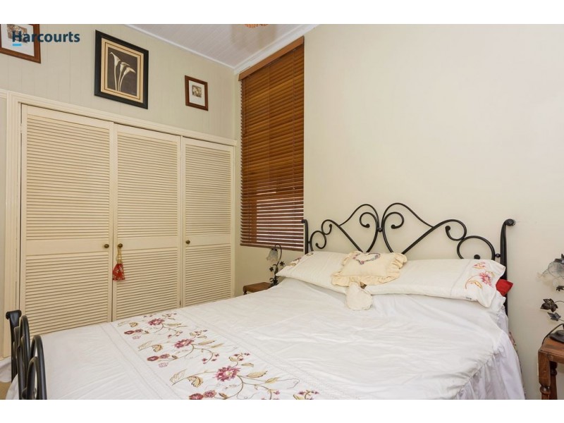 71 Bushland Retreat, Carramar WA 6031