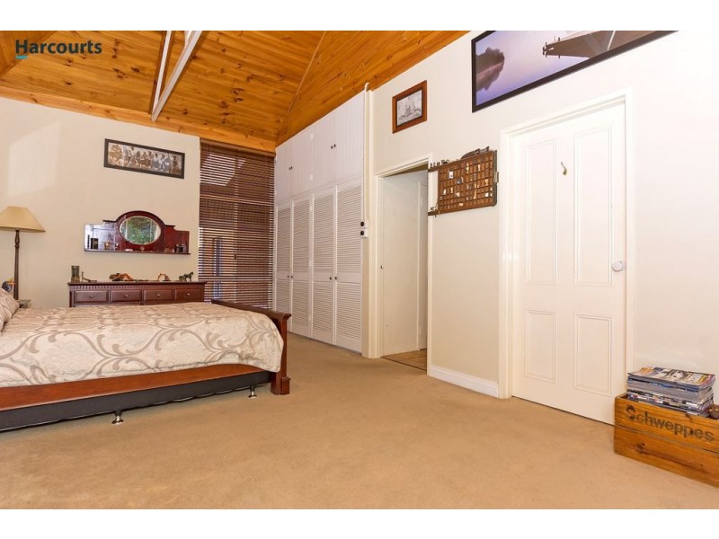 71 Bushland Retreat, Carramar WA 6031