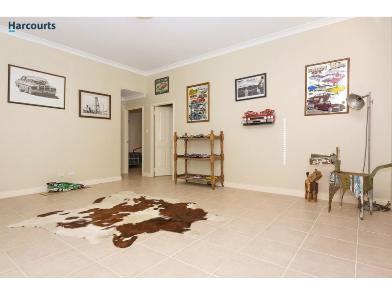 71 Bushland Retreat, Carramar WA 6031