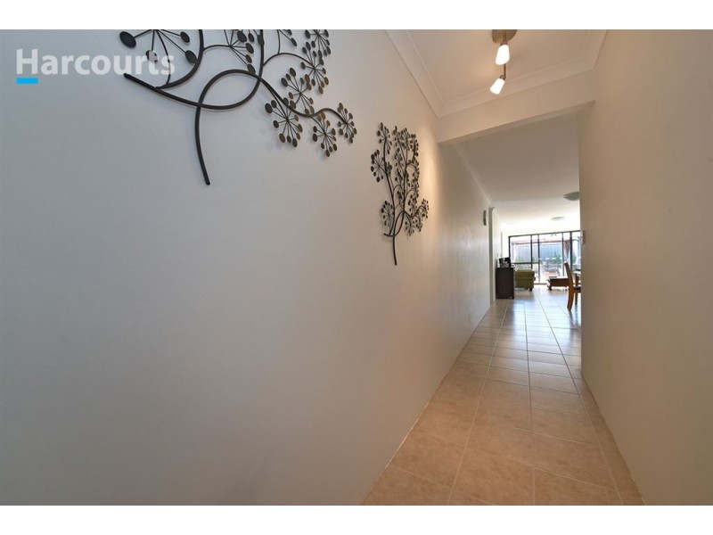14 Jingana Road, Banksia Grove WA 6031