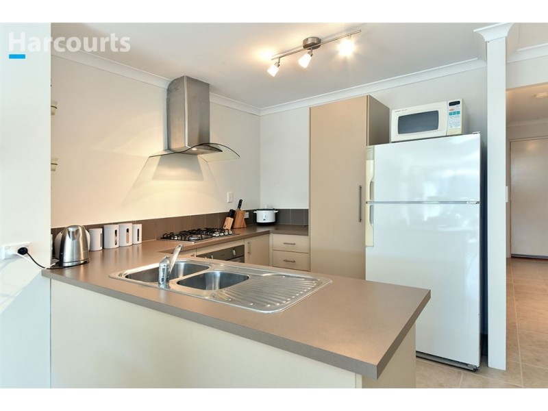14 Jingana Road, Banksia Grove WA 6031