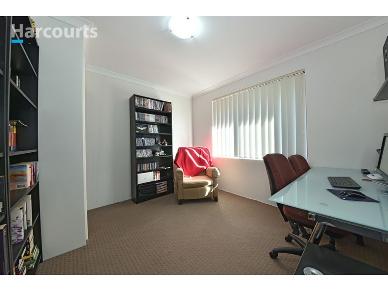 14 Jingana Road, Banksia Grove WA 6031