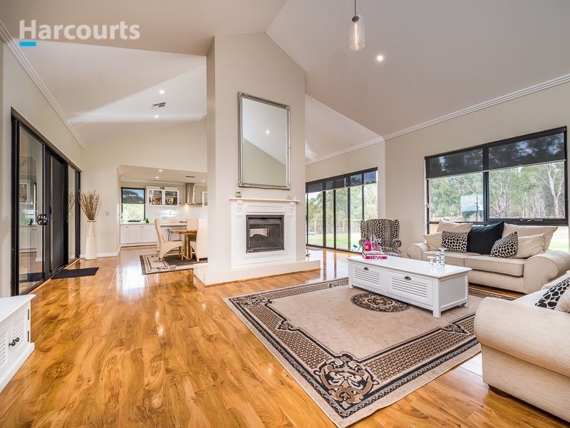 101 Santa Gertrudis Drive, Lower Chittering WA 6084