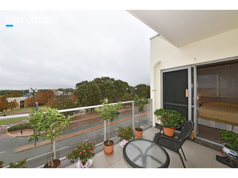 25/88 Lakeside Drive, Joondalup WA 6027