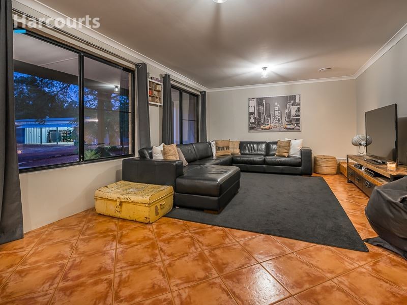 300 Santa Gertrudis Drive, Lower Chittering WA 6084